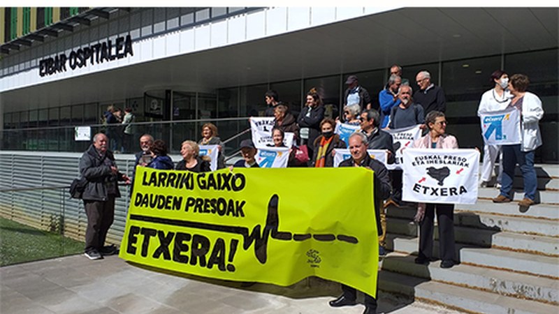 Larriki gaixorik dauden presoak etxera ekartzea eskatu dute, Osasunaren Munduko Egunarekin bat eginez