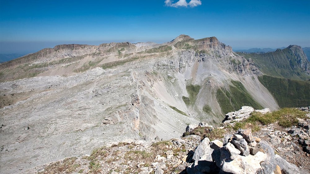 Larrondoa eta Hiru Erregeen Mahaia Deporreko mendizaleen hurrengo irteeran