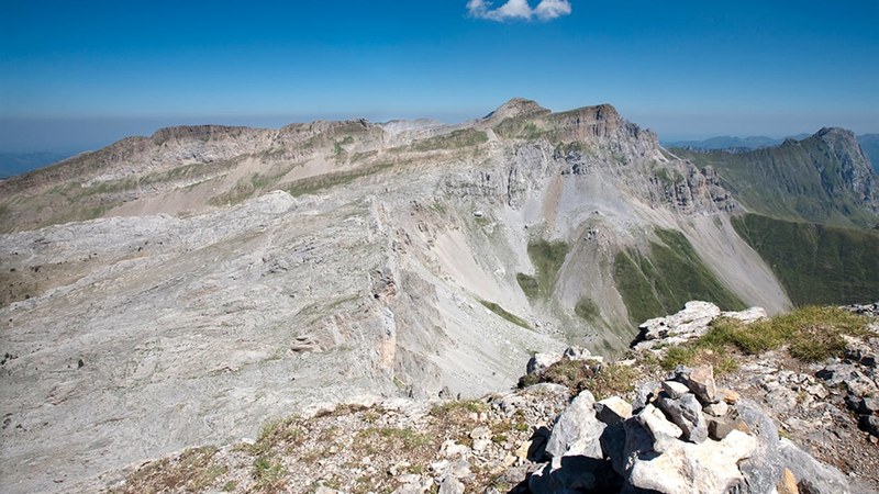 Larrondoa eta Hiru Erregeen Mahaia Deporreko mendizaleen hurrengo irteeran