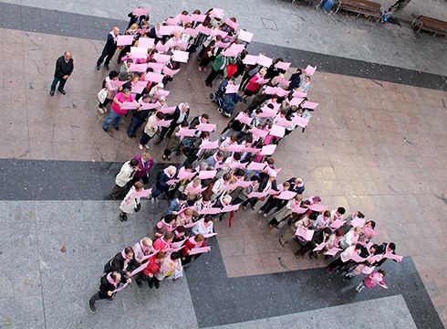Larrosa koloreko lazoa osatuko da gaur, 19:00etan Untzagan, Bularreko Minbiziaren Aurkako Nazioarteko Egunaren harira