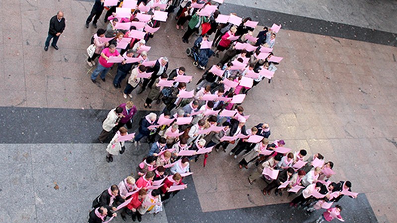 Larrosa koloreko lazoa osatuko da gaur, 19:00etan Untzagan, Bularreko Minbiziaren Aurkako Nazioarteko Egunaren harira