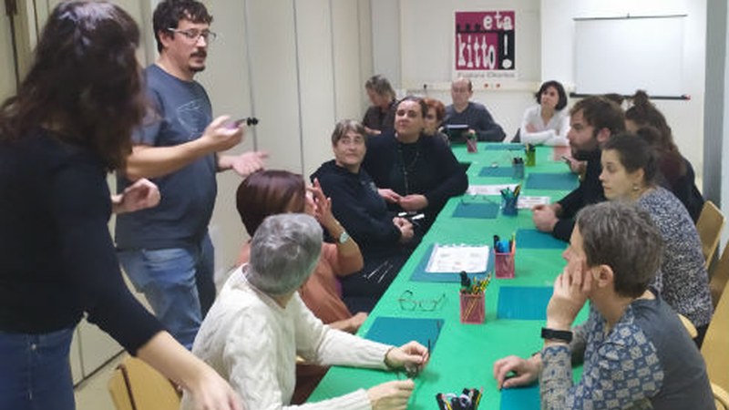 Larrua lantzen ikasteko tailerra egin dute ...eta kitto!-n