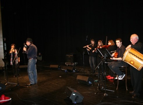 Latinamerikako musikak bete zuen Coliseoa