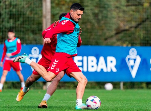 Lau lan-saio geratzen zaizkio SD Eibarko 2. Mailako taldeari Oviedoko partiduaren aurretik