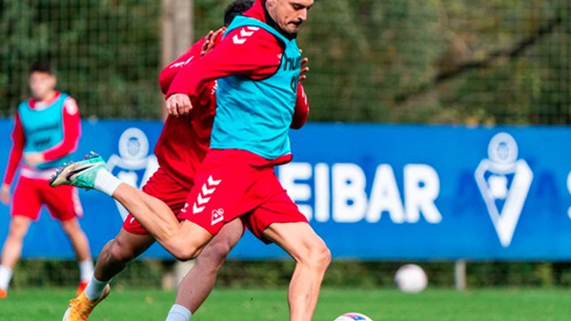 Lau lan-saio geratzen zaizkio SD Eibarko 2. Mailako taldeari Oviedoko partiduaren aurretik