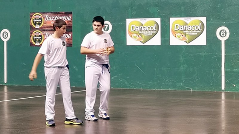 Lau partidu izango ditu bihar arratsaldeko pilota jaialdiak Astelenan