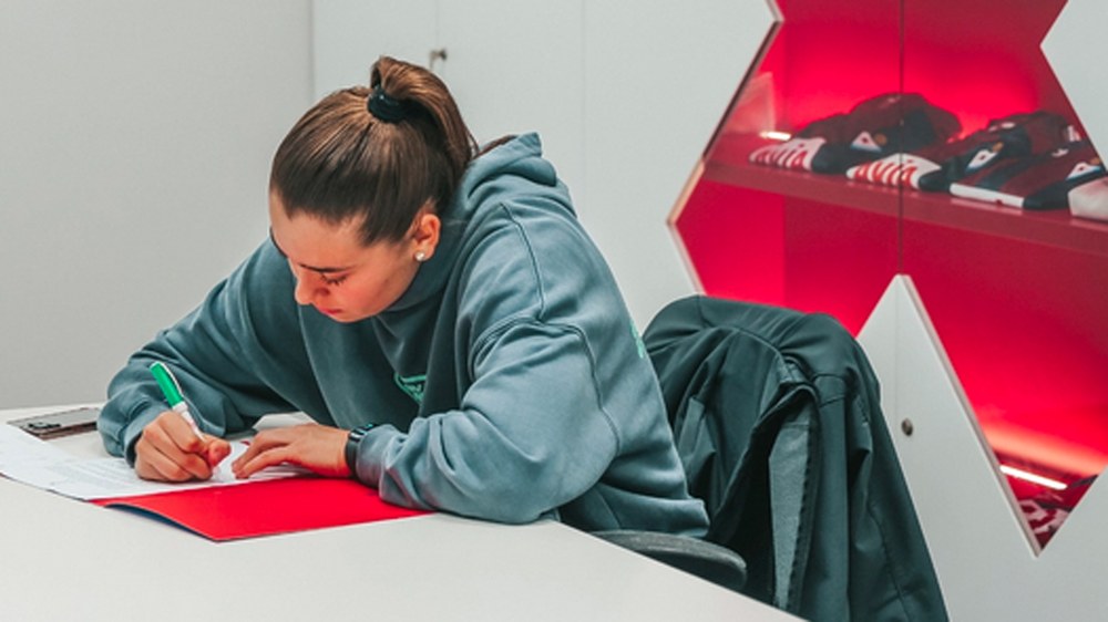 Laura Caminok beste denboraldi baterako luzatu du SD Eibar-ekiko kontratua