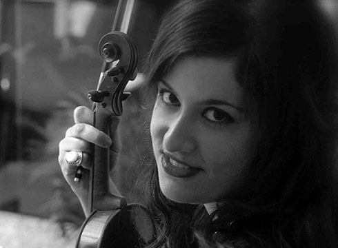 Laura Zudaire, musikaria: "Musika erakargarri eta berria egin daiteke klasikoa erabilita"
