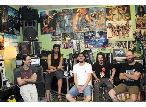 Legarreko auzoari soinu banda zuzenean ipintzeko gogo biziz