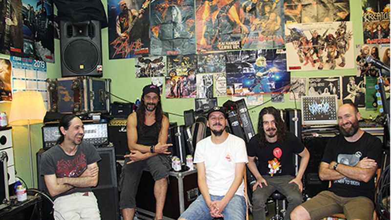 Legarreko auzoari soinu banda zuzenean ipintzeko gogo biziz