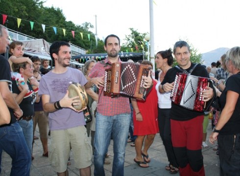 Legarreko jaiak giro ederrean ospatu dituzte