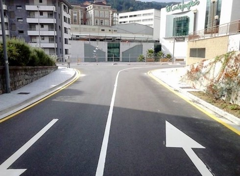 Legarreko trafikoak beheranzko noranzkoa izatea erabaki dute auzokideek