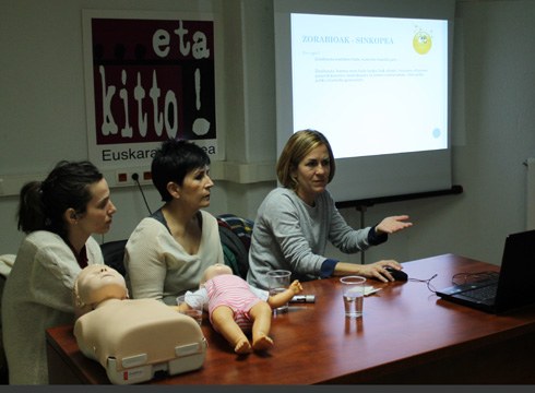 Lehen sorospenen hitzaldiak guraso ugari erakarri zituen