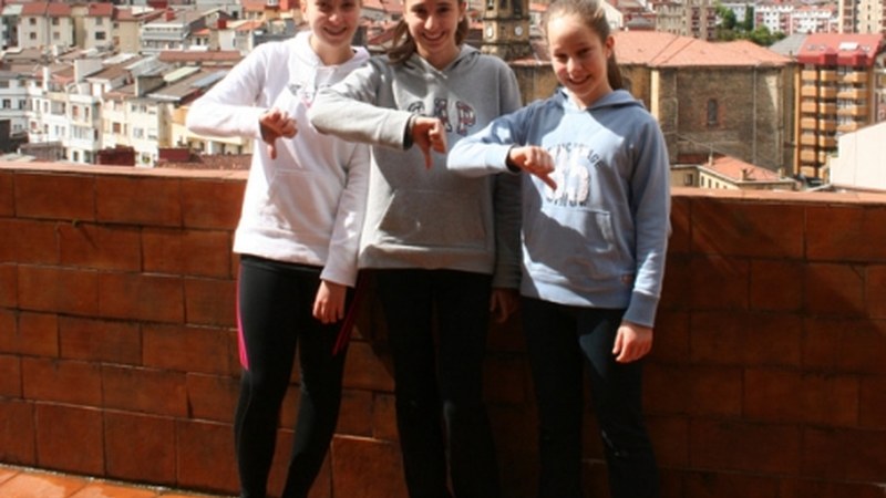 Leire Quintas, Elena Idigoras eta Irene Piñeiro: "Erretzearen arriskuak argiago ikusten ditugu orain"