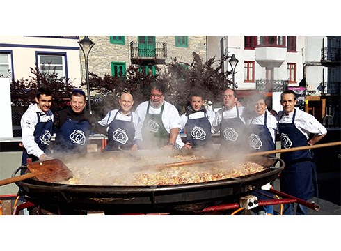 Lesbos eta Tindufen dauden errefuxiatuei laguntzeko janari bilketa egiten dihardute herrian
