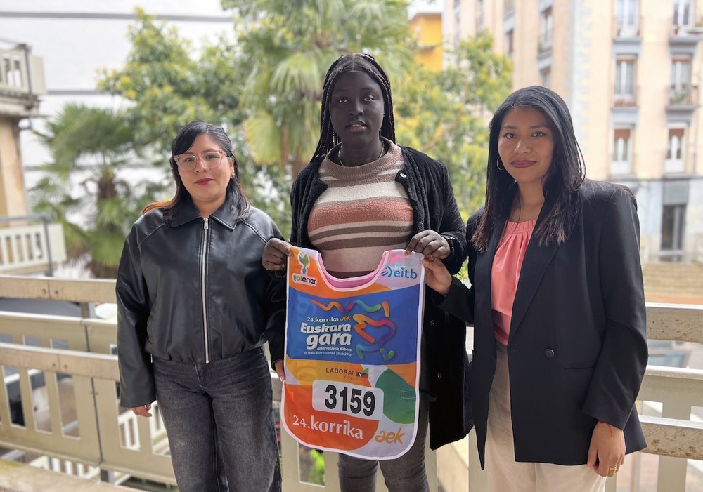 Leydy Gomes, Sanou Samb eta Sadith Quispe: “Guretzat ohorea da Korrikan lekukoa eramatea”