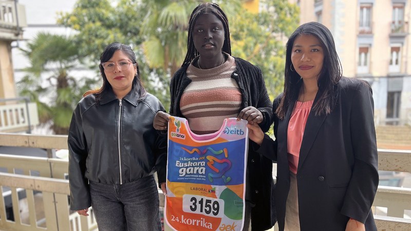 Leydy Gomes, Sanou Samb eta Sadith Quispe: “Guretzat ohorea da Korrikan lekukoa eramatea”