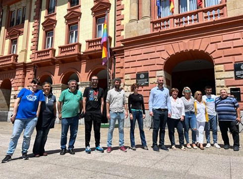 LGTBIQ+ Harrotasunaren Egunarekin bat egin du gaur Udalaren Bozeramale Batzordeak