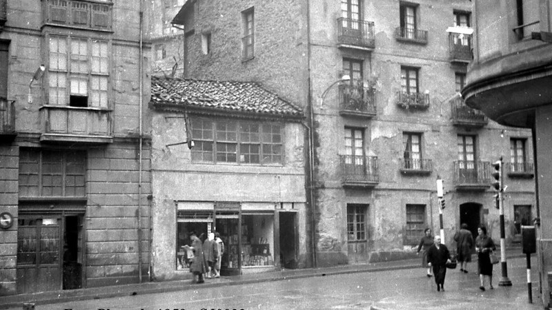 Liburu-denda gabe, baina irakurketa bizirik