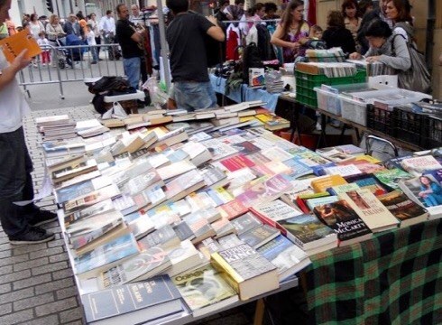 Liburu eta disko azoka solidarioa egingo da eguenean Untzagan