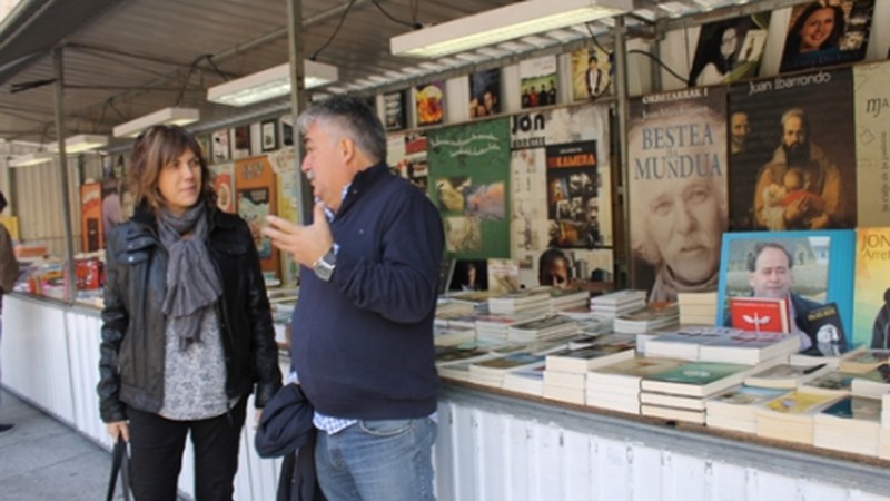 Liburu eta Disko Azoka zabaldu dute Untzagan