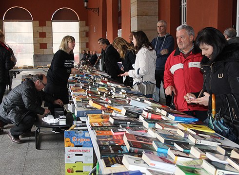 Liburuak euro batean salduko dituzte asteburuan Eibar-Sahara elkartekoek