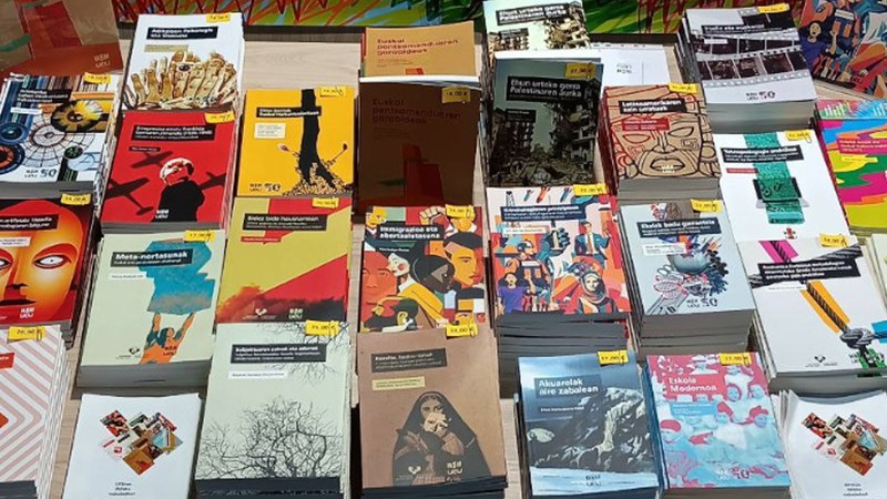 Liburuaren Nazioarteko eguna ospatzeko, liburuak erdi-prezioan egongo dira UEUn