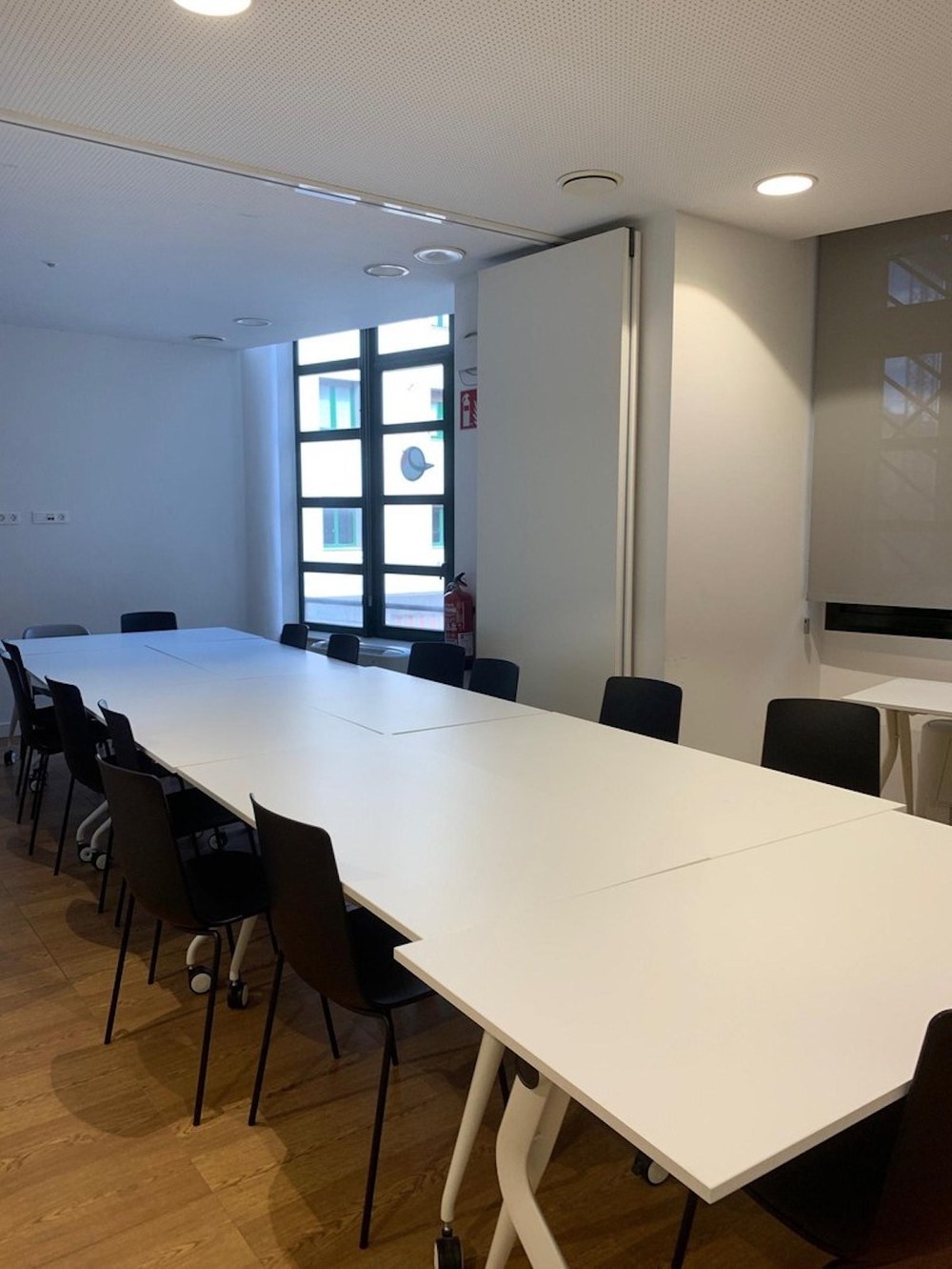 Liburutegiak ikasteko gune gehiago jarriko ditu asteburuetarako