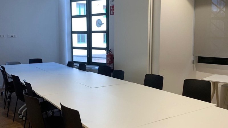 Liburutegiak ikasteko gune gehiago jarriko ditu asteburuetarako