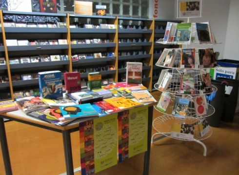 Liburutegian hizkuntzak ikasteko aukera