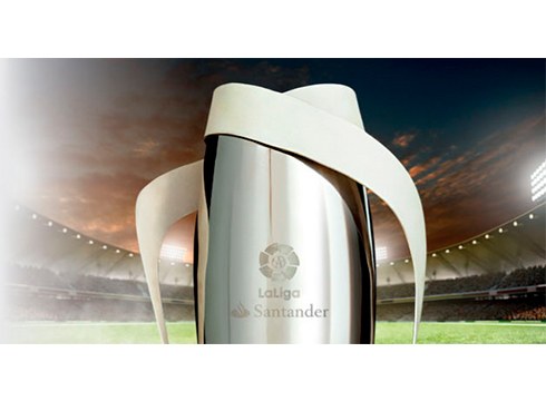 Ligako txapeldun kopa eta Eibarko jokalariak Corte Inglesean