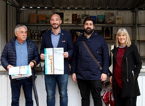 Literaturako azken nobedadeak %10eko deskontuarekin erosi daitezke gaur zabaldu duten Liburu Azokan