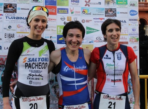 Lourdes Oiartzabal eta Oier Ariznabarreta garaile Eibarko Duatloian