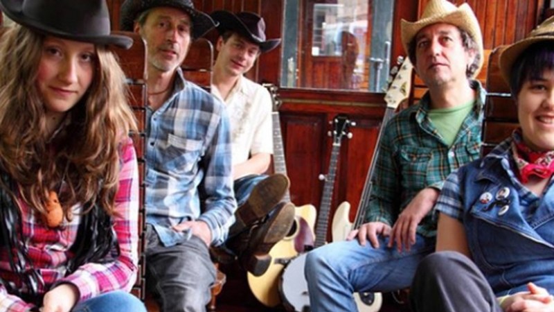 Low Riders taldearen kontzertua Aldatz tabernan