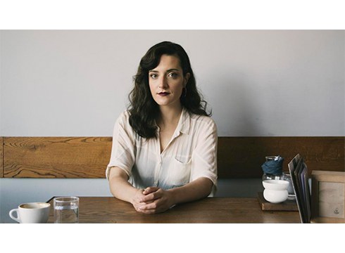 Lucia Baskaran, idazlea: “Emakumeok jasaten ditugun eguneroko biolentziak irudikatu nahi nituen liburuan”