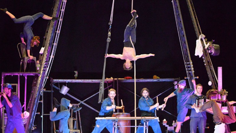 "Lurrak" euskal zirku-ikuskizuna iritsiko da gaur iluntzean Korrika Kulturalaren eskutik