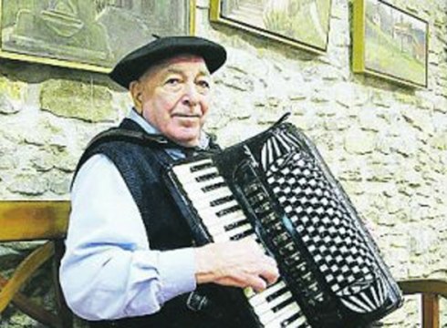 Mago de Urki soinujoleari omenaldia egingo diote gaur Bergaran