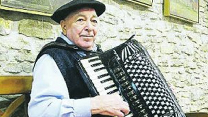 Mago de Urki soinujoleari omenaldia egingo diote gaur Bergaran