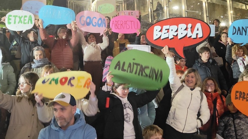 Maiatzeko Eibarko Euskararen Agenda argitaratu du Eibarren Akebaik