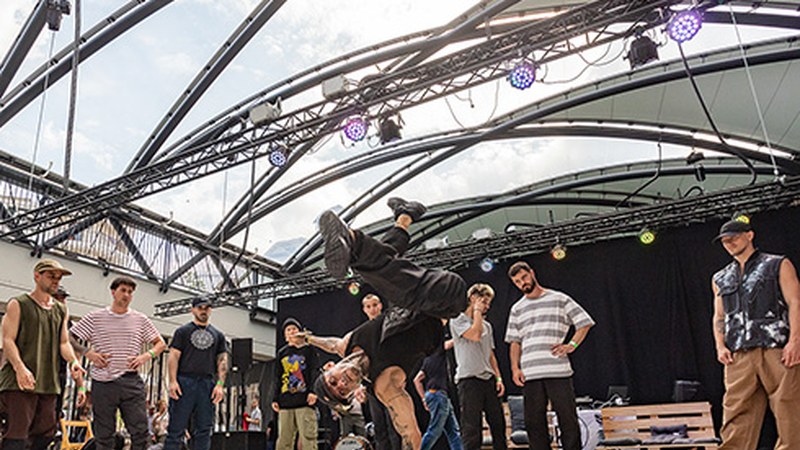 Maila handiko dantzariak bildu zituen Breaking Eibar lehiaketaren zortzigarren edizioak