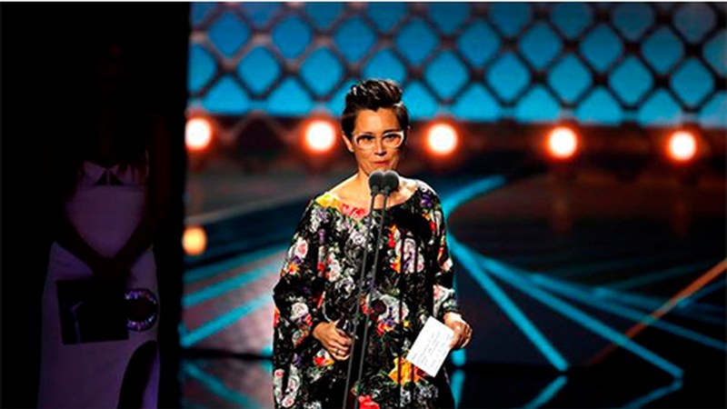 [BIDEOAK] Maite Arroitajauregik Platino saria jaso du, barixakuan Coliseoan saio berezia eskaini ondoren