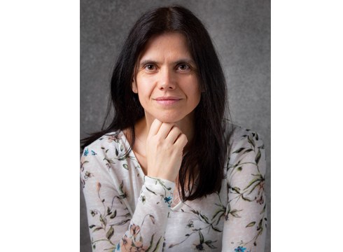 Maite Darceles: "Fikzioaren bidea eraiki dut egungo gizarteari kritika egiteko"