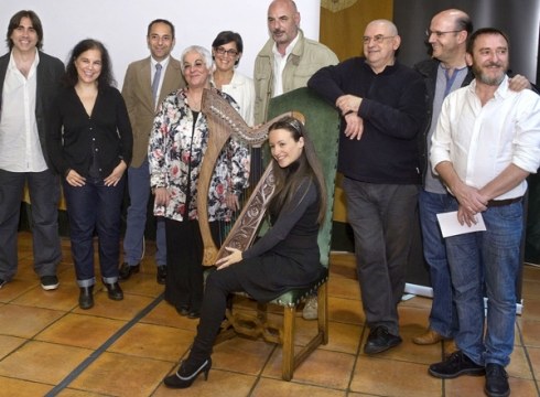 Maite Itoiz, musikaria: "Historian atzera bidaiatzea modukoa izango da"