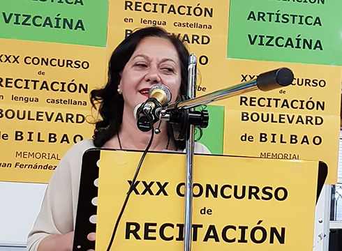 Maite Lorenzo, poeta: “Errezitatu beharreko poema norberak bere egitean magia sortzen da”