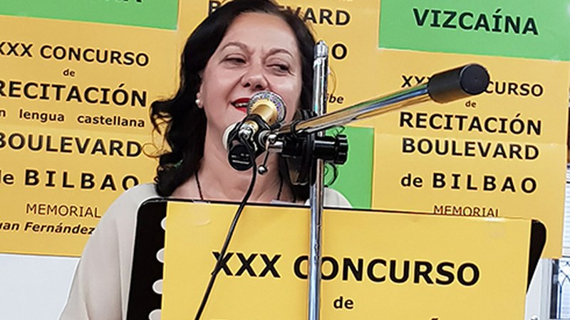 Maite Lorenzo, poeta: “Errezitatu beharreko poema norberak bere egitean magia sortzen da”