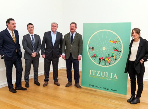 Maite Mutuberriak diseinatutako kartelak iragarriko du Itzuliaren 62. edizioa