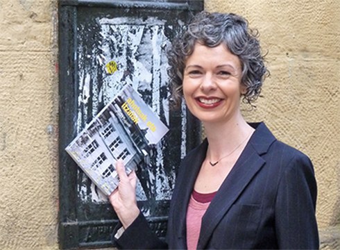 Maixa Zugasti "Ahotsak eta itzalak" bere eleberriari buruz arituko da bihar, Idazlearekin Harixa Emoten-eko saioan