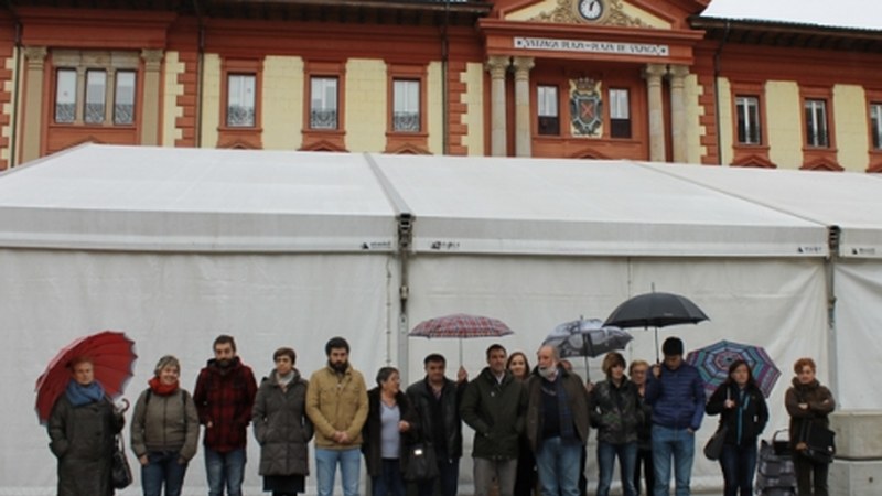 Maliko atentatua gaitzesteko kontzentrazioa egin da Untzagan