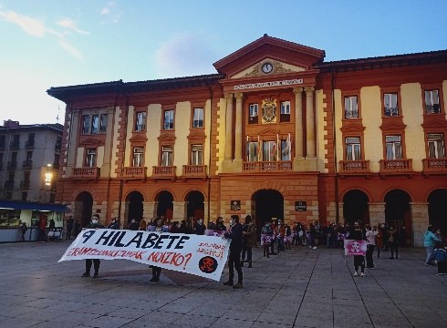 Manifestazio jendetsua egin da Zaldibarko hondamenditik 9 hilabete bete direla gogoan