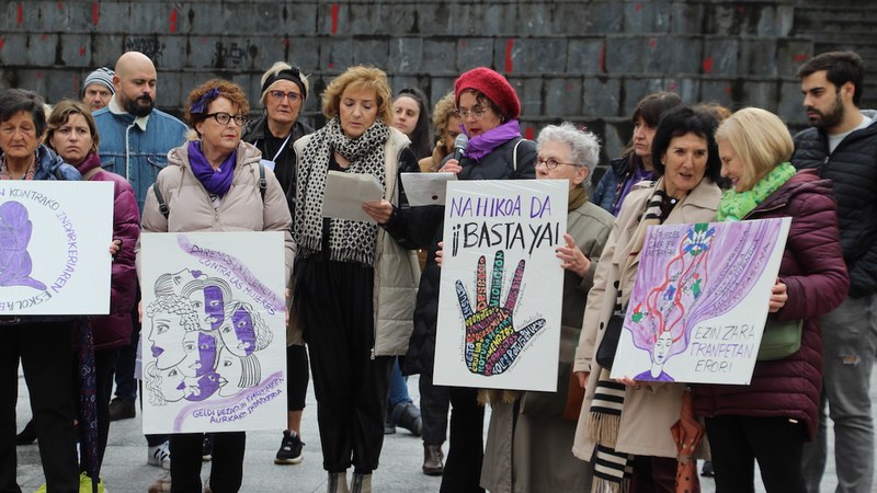 Manifestazioa egingo dute gaur emakumeen aurkako indarkeria salatzeko